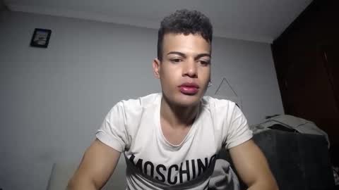 Snapshot of juicy_boy22 chatting on September 14, 11:18 pm Miguel online show from September 14, 11:18 pm