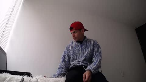 Snapshot of juicy_boy22 chatting on January 5, 4:16 pm Miguel online show from January 5, 4:16 pm