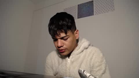 Snapshot of juicy_boy22 chatting on December 4, 7:50 am Miguel online show from December 4, 7:50 am