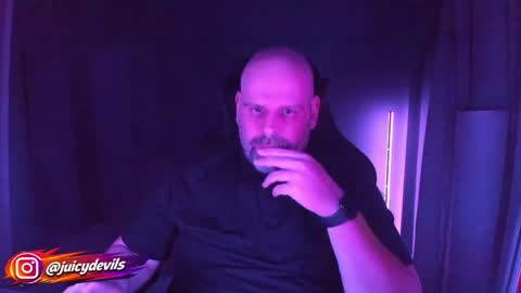 JuicyLounge online show from April 5, 4:36 pm