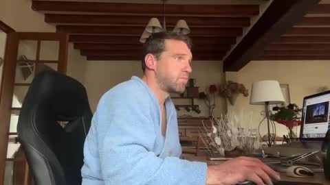 jujucan4 online show from November 27, 11:58 am