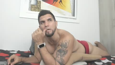 Snapshot of juleslatin122 chatting on January 16, 2:19 am Jules online show from January 16, 2:19 am