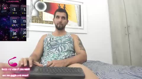 Snapshot of juleslatin122 chatting on December 18, 4:39 pm Jules online show from December 18, 4:39 pm