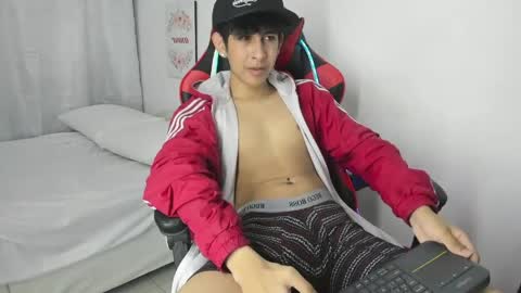 Julian online show from March 31, 7:37 pm