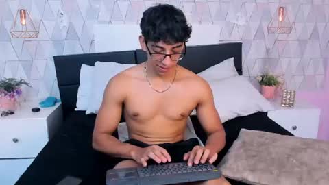 Julian online show from July 14, 8:37 pm