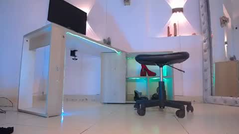 jullian online show from April 15, 2:11 am