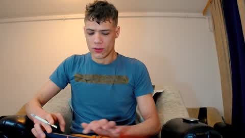 Snapshot of just_alexx12 chatting on January 28, 3:25 am just_alexx12 online show from January 28, 3:25 am