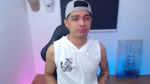 Snapshot of justagamerxxx chatting on February 25, 1:20 am Rhys online show from February 25, 1:20 am