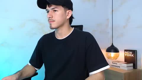 Justin online show from December 5, 8:05 pm