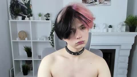 Snapshot of justin_twinkboy chatting on October 2, 8:57 pm JUSTIN online show from October 2, 8:57 pm