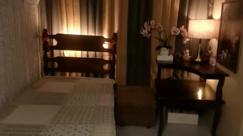 justine_hunk online show from December 16, 2:07 am