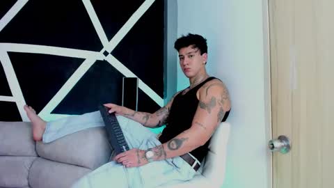 justinfuller_31 online show from November 1, 7:29 pm