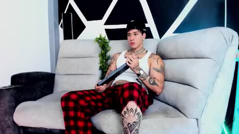 justinfuller_31 online show from October 9, 9:20 pm