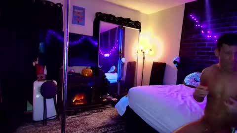 Eetantungfuk Mias online show from December 9, 3:45 pm