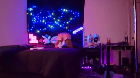 Eetantungfuk Mias online show from February 11, 9:42 am