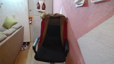 kael_art_d online show from December 17, 3:39 am