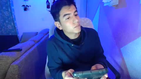 kael_art_d online show from December 22, 9:22 am