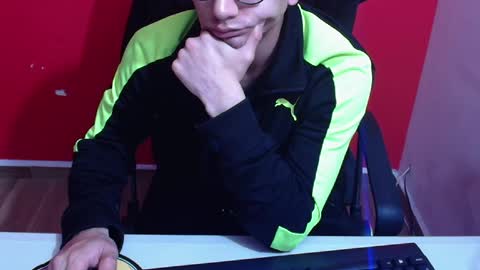 kael_art_d online show from October 30, 7:10 am