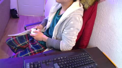 kael_art_d online show from December 29, 6:05 pm