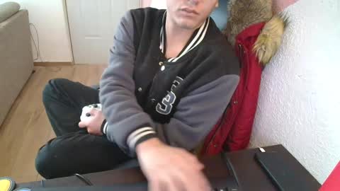 kael_art_d online show from December 2, 7:36 pm