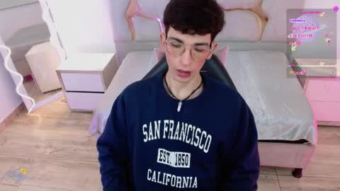 kai_tay1 online show from April 10, 11:39 am