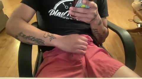 Snapshot of keesey23 chatting on October 27, 12:24 am Keesey23 online show from October 27, 12:24 am