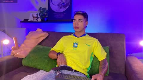   online show from April 8, 9:08 am