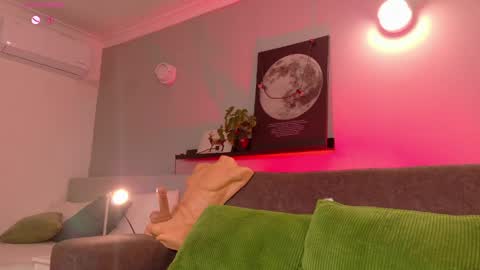   online show from April 14, 10:37 am