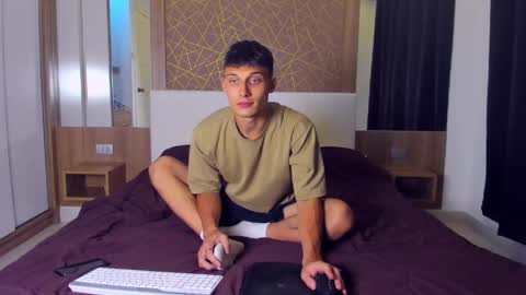 Snapshot of kenter_parker chatting on February 9, 1:35 pm Peter online show from February 9, 1:35 pm