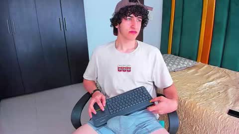 Snapshot of kervs__ chatting on September 21, 4:40 pm Kev online show from September 21, 4:40 pm