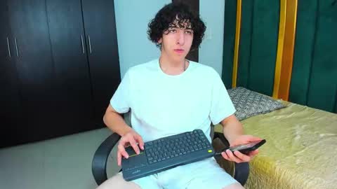 Snapshot of kervs__ chatting on October 4, 10:14 pm Kev online show from October 4, 10:14 pm