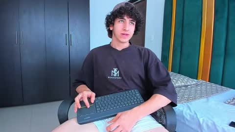 Snapshot of kervs__ chatting on September 10, 6:39 pm Kev online show from September 10, 6:39 pm