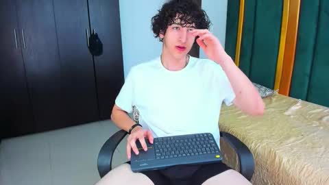 Snapshot of kervs__ chatting on September 24, 8:18 pm Kev online show from September 24, 8:18 pm
