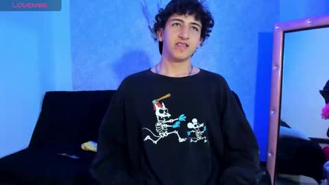 Snapshot of kervs__ chatting on December 15, 12:40 am Kev online show from December 15, 12:40 am