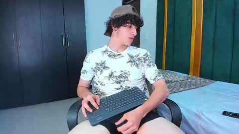 Snapshot of kervs__ chatting on September 16, 10:21 pm Kev online show from September 16, 10:21 pm