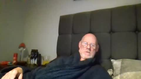 kevlooking4sez online show from October 2, 12:25 am