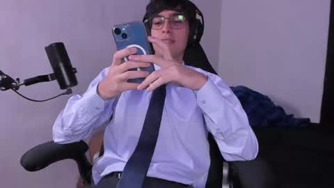 khozler_ online show from September 16, 11:27 pm