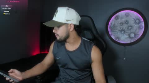 Khriss brown online show from November 18, 8:45 pm