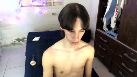 Snapshot of kiantwink chatting on January 4, 8:06 am kiantwink online show from January 4, 8:06 am