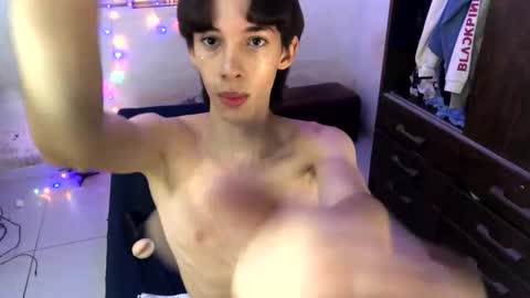 Snapshot of kiantwink chatting on December 29, 10:14 pm kiantwink online show from December 29, 10:14 pm