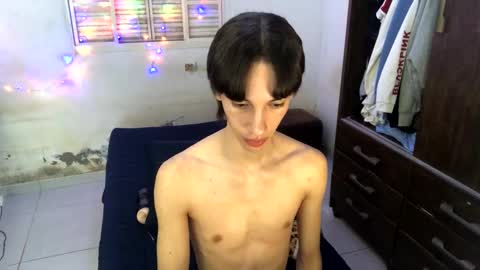 Snapshot of kiantwink chatting on January 7, 7:54 am kiantwink online show from January 7, 7:54 am