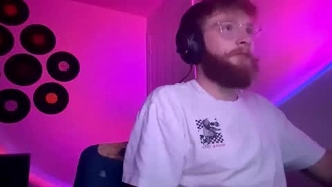 kiiyp online show from November 27, 8:12 pm