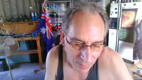 kimintheshed online show from December 3, 9:59 am