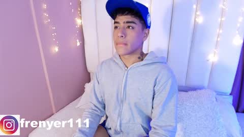 Snapshot of king_azahell chatting on February 26, 5:53 am king help me reach 100 likes online show from February 26, 5:53 am