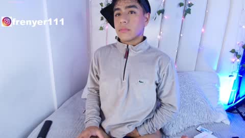 Snapshot of king_azahell chatting on January 8, 3:19 am king help me reach 100 likes online show from January 8, 3:19 am