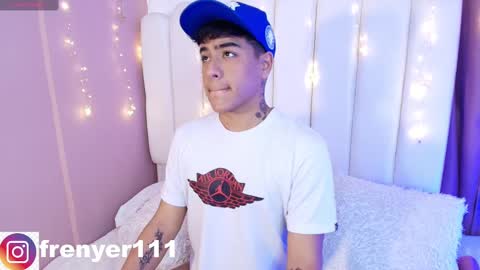Snapshot of king_azahell chatting on February 28, 2:09 am king help me reach 100 likes online show from February 28, 2:09 am