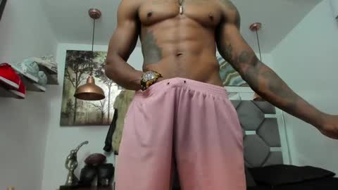Snapshot of king_fitt_ chatting on December 5, 12:33 pm HOT MEN BLACK online show from December 5, 12:33 pm