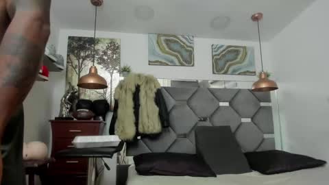 Snapshot of king_fitt_ chatting on February 8, 10:18 am HOT MEN BLACK online show from February 8, 10:18 am