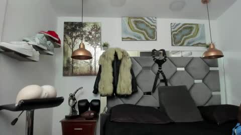 Snapshot of king_fitt_ chatting on February 2, 11:51 am HOT MEN BLACK online show from February 2, 11:51 am
