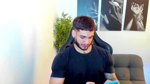 Snapshot of king_of_kings__ chatting on January 24, 12:21 am king_of_kings__ online show from January 24, 12:21 am